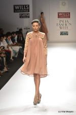 Model walk the ramp for Sakshee Pradhan Show at Wills Lifestyle India Fashion Week 2012 day 2 on 7th Oct 2012 (17).JPG